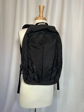 PATAGONIA ATOM 18L BLACK BACKPACK